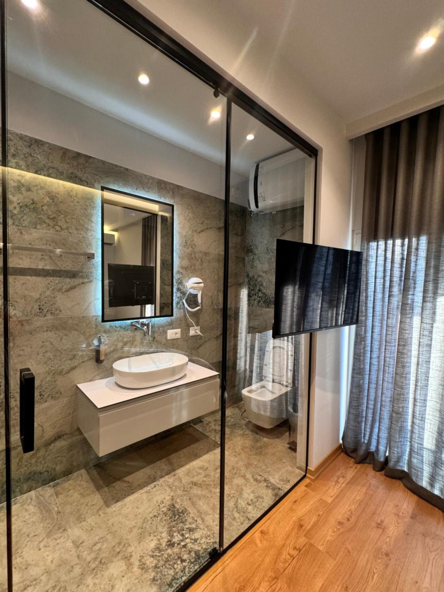 Апартаменты Izi Boutique Тирана Экстерьер фото